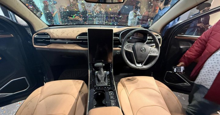 MG Hector 2026 फेसलिफ्ट क्या है? ख़ास बात जान कर हैरान हो जाओगे!