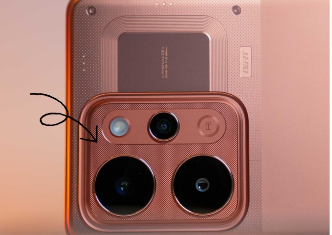 कैमरा: 50MP OIS मेन सेंसर, फोटो अच्छे, वीडियो में लिमिट